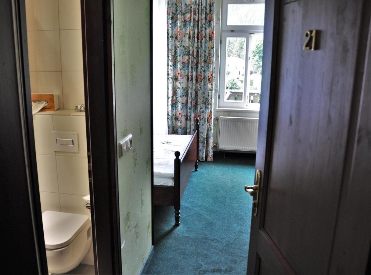 Flair-Hotel Waldfrieden Oberweißbach Buitenkant foto