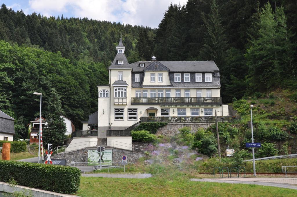 Flair-Hotel Waldfrieden Oberweißbach Buitenkant foto