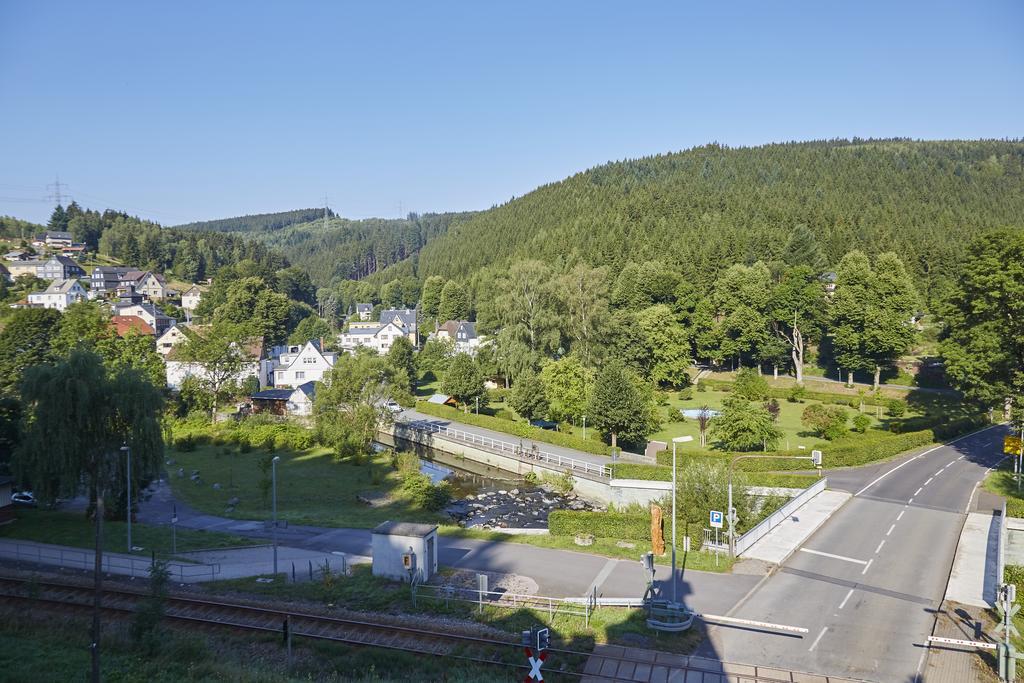 Flair-Hotel Waldfrieden Oberweißbach Buitenkant foto