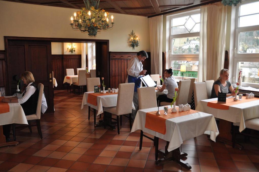 Flair-Hotel Waldfrieden Oberweißbach Buitenkant foto