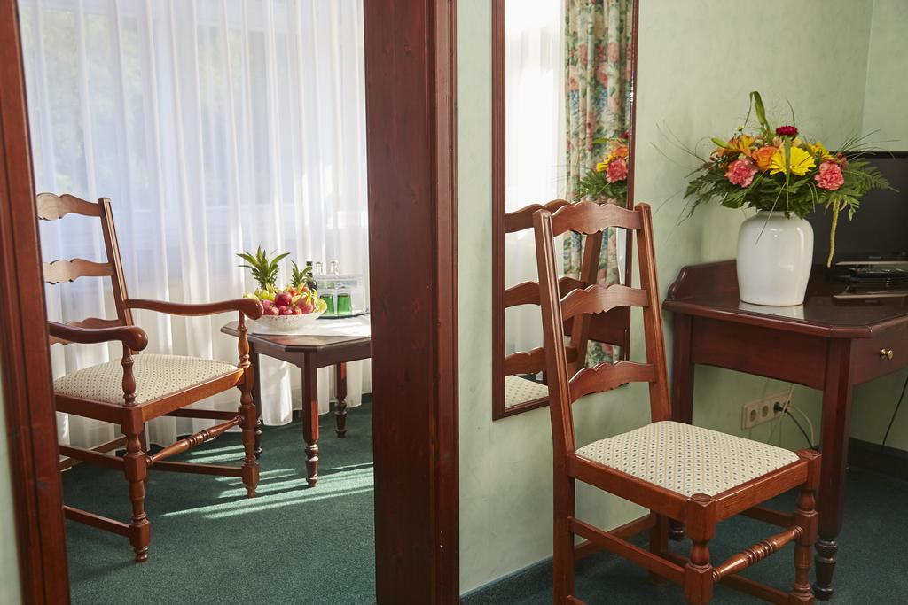 Flair-Hotel Waldfrieden Oberweißbach Buitenkant foto