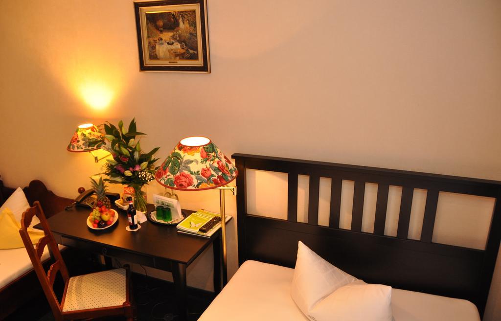 Flair-Hotel Waldfrieden Oberweißbach Buitenkant foto