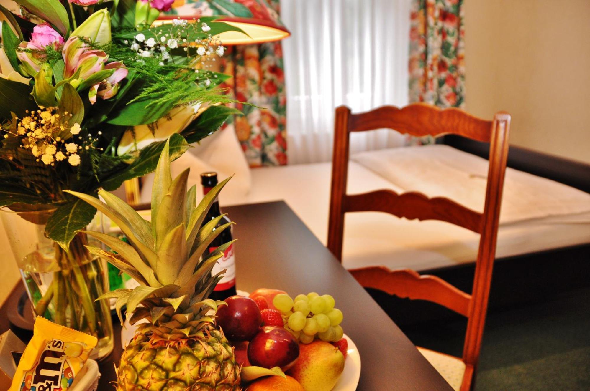 Flair-Hotel Waldfrieden Oberweißbach Buitenkant foto