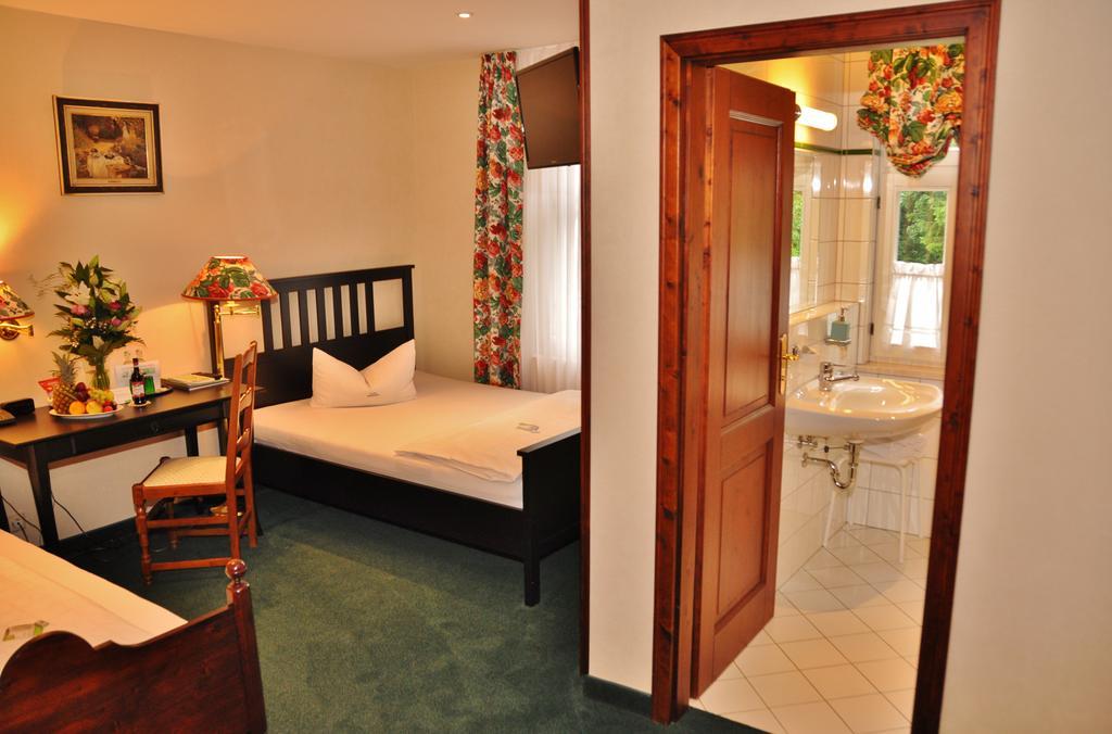 Flair-Hotel Waldfrieden Oberweißbach Buitenkant foto