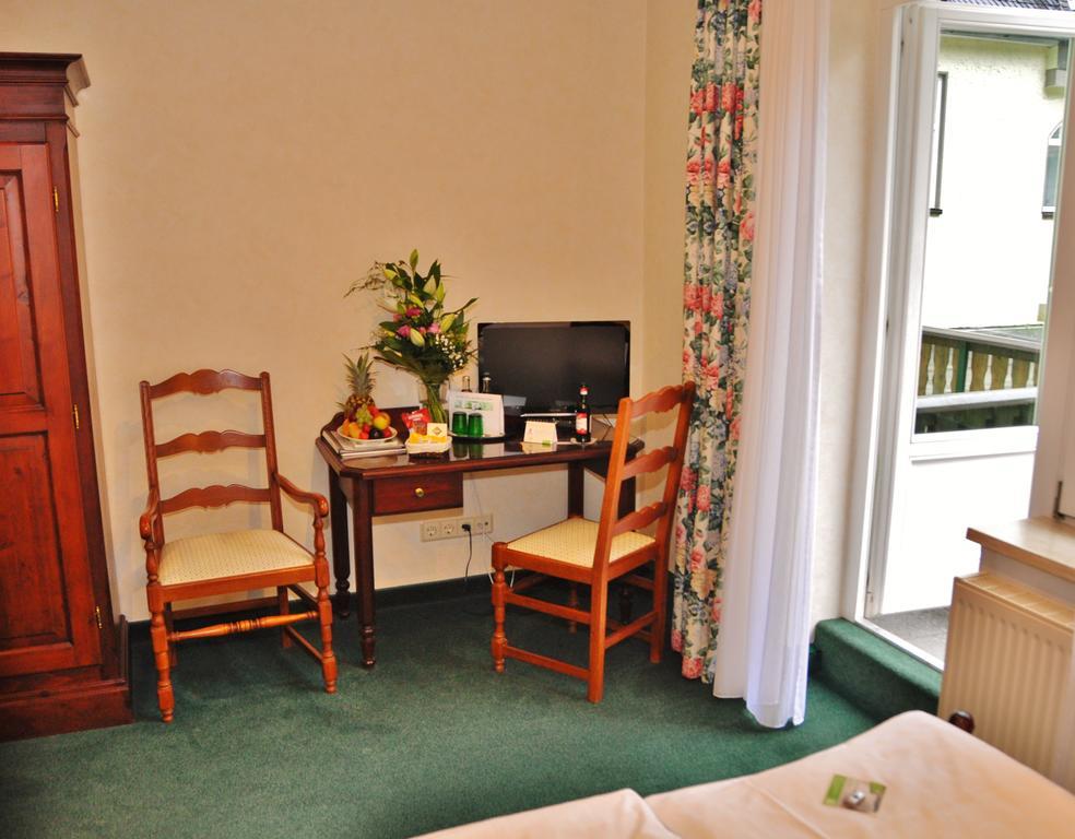 Flair-Hotel Waldfrieden Oberweißbach Buitenkant foto