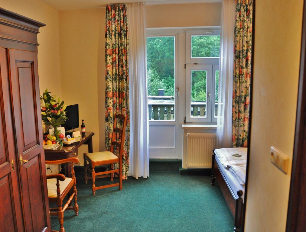 Flair-Hotel Waldfrieden Oberweißbach Buitenkant foto