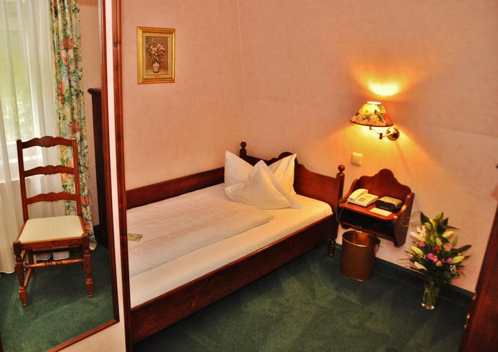 Flair-Hotel Waldfrieden Oberweißbach Buitenkant foto