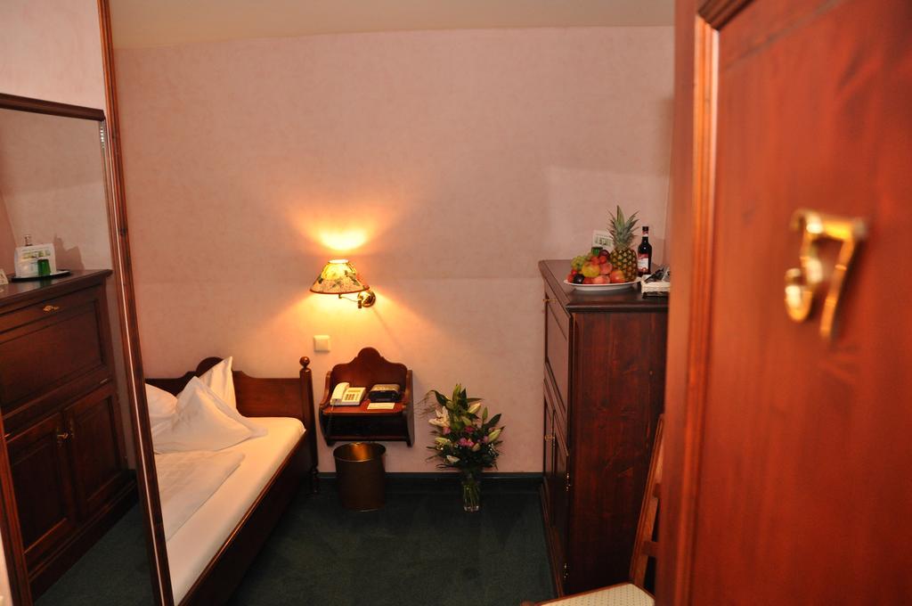Flair-Hotel Waldfrieden Oberweißbach Buitenkant foto