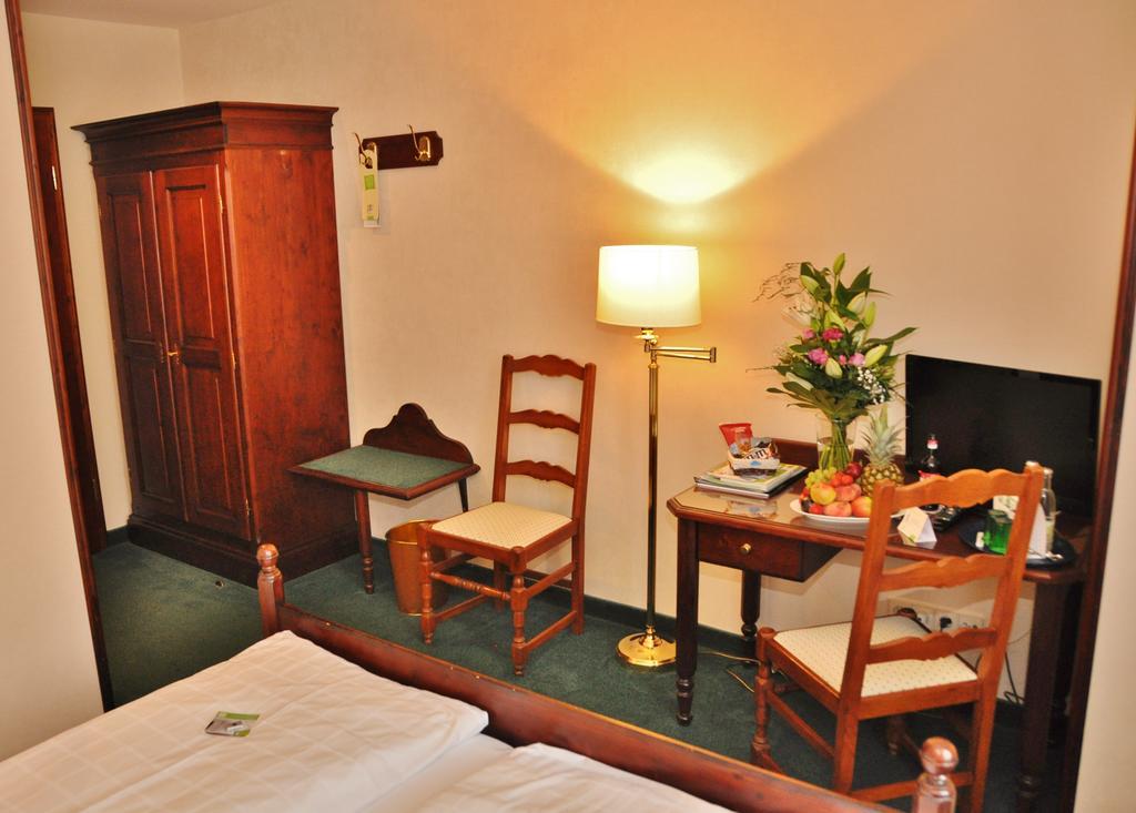 Flair-Hotel Waldfrieden Oberweißbach Buitenkant foto