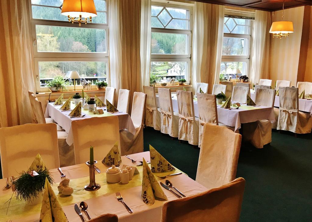 Flair-Hotel Waldfrieden Oberweißbach Buitenkant foto