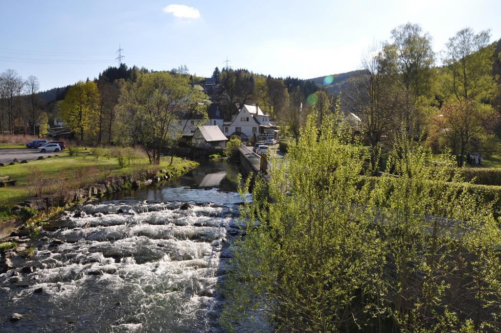 Flair-Hotel Waldfrieden Oberweißbach Buitenkant foto