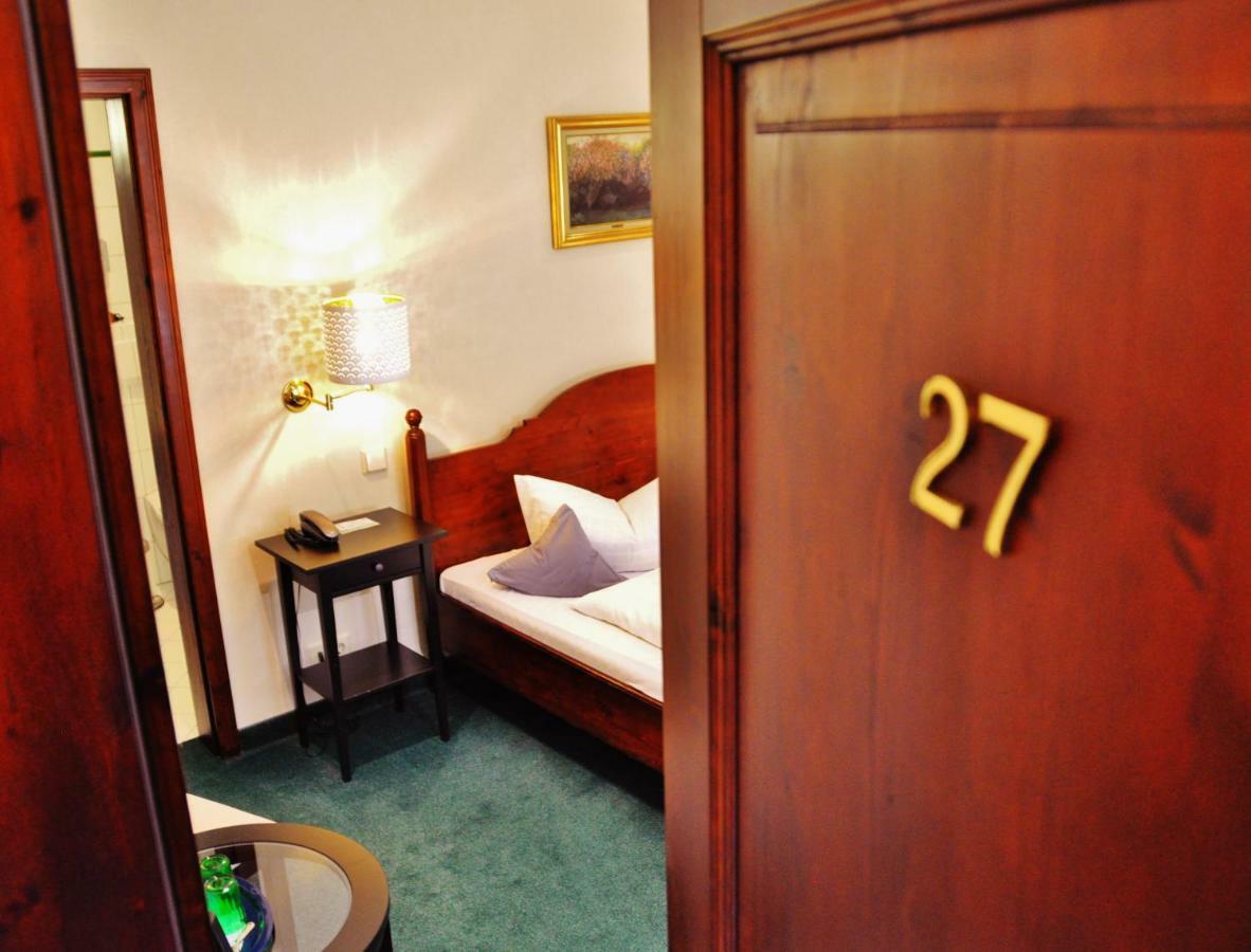 Flair-Hotel Waldfrieden Oberweißbach Buitenkant foto
