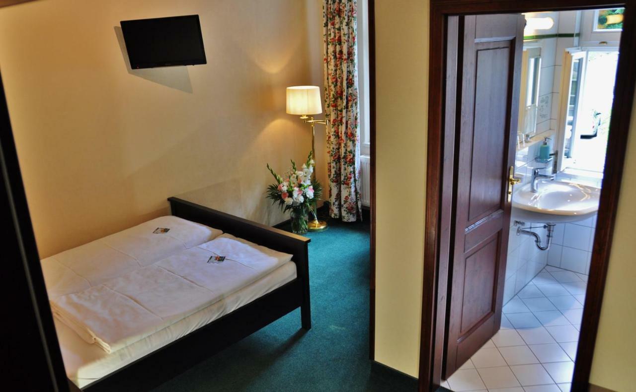 Flair-Hotel Waldfrieden Oberweißbach Buitenkant foto