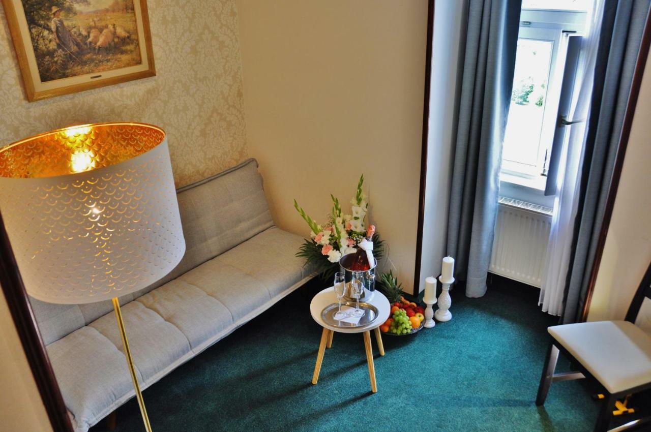 Flair-Hotel Waldfrieden Oberweißbach Buitenkant foto