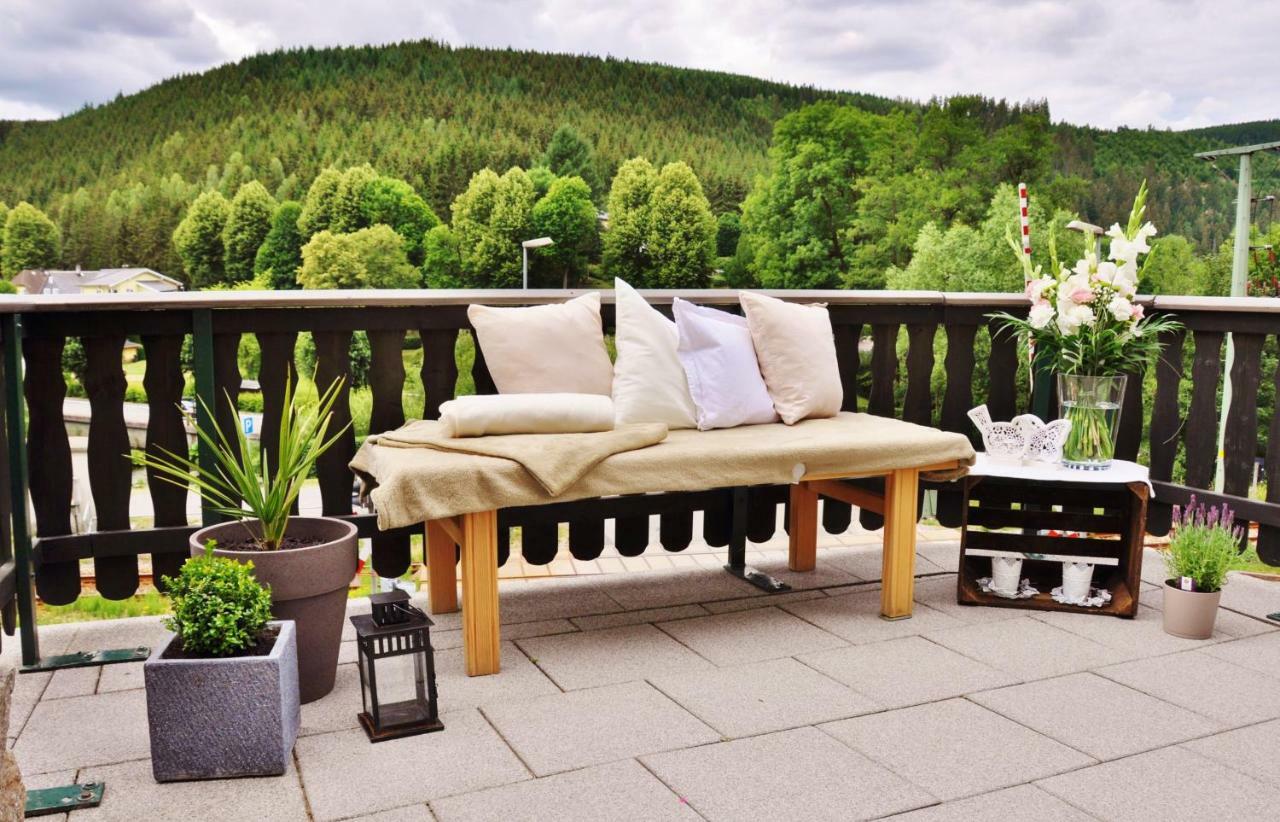 Flair-Hotel Waldfrieden Oberweißbach Buitenkant foto
