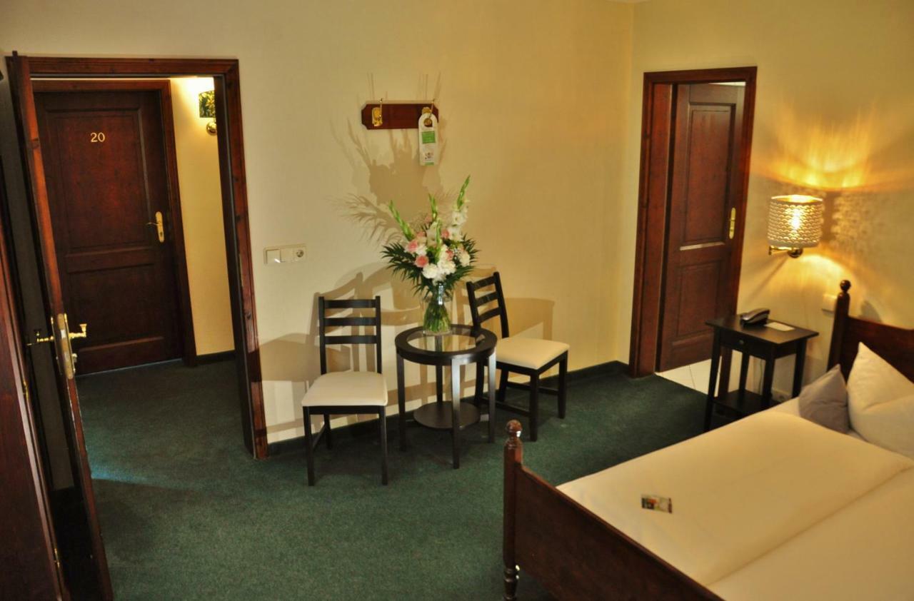 Flair-Hotel Waldfrieden Oberweißbach Buitenkant foto
