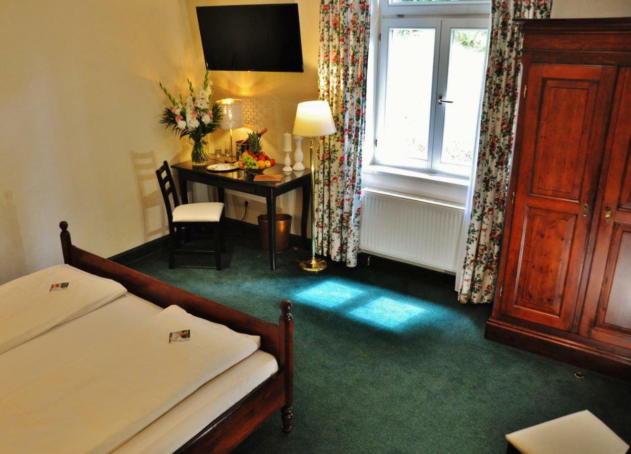 Flair-Hotel Waldfrieden Oberweißbach Buitenkant foto