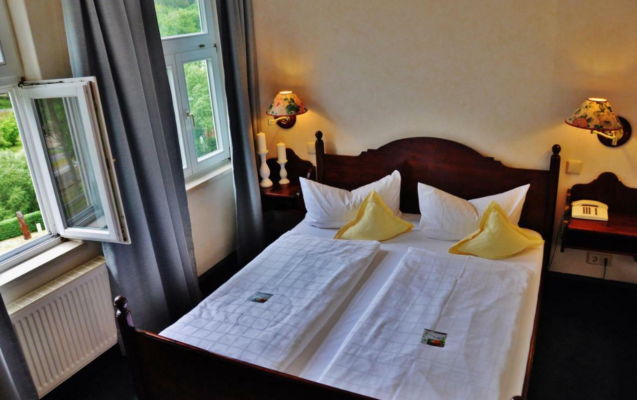 Flair-Hotel Waldfrieden Oberweißbach Buitenkant foto