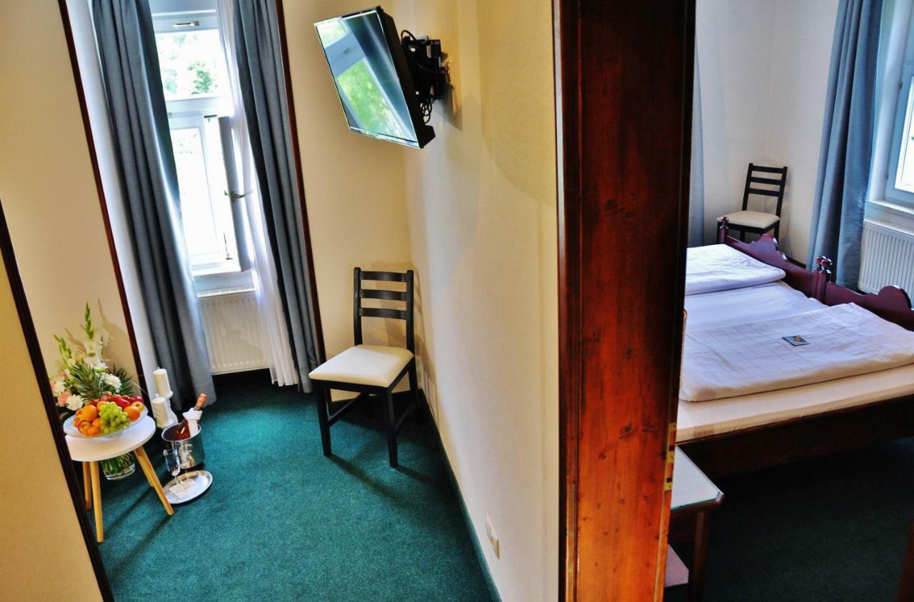 Flair-Hotel Waldfrieden Oberweißbach Buitenkant foto