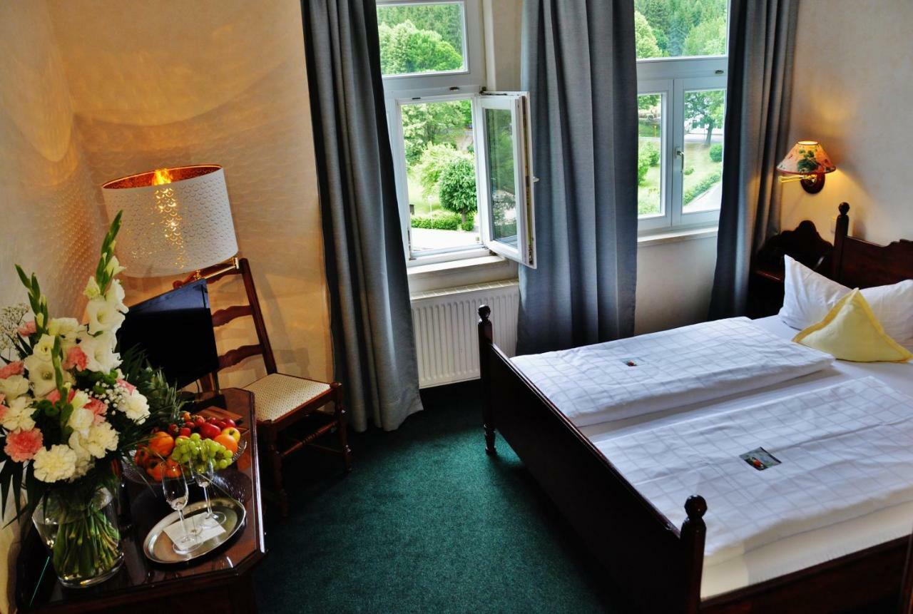 Flair-Hotel Waldfrieden Oberweißbach Buitenkant foto